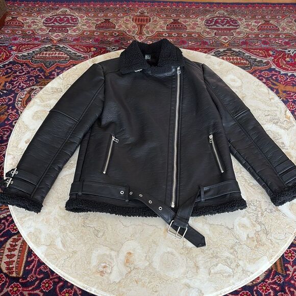 Forever 21 Faux Leather Shearling Lined Biker Zippered Jacket - Picture 9 of 11